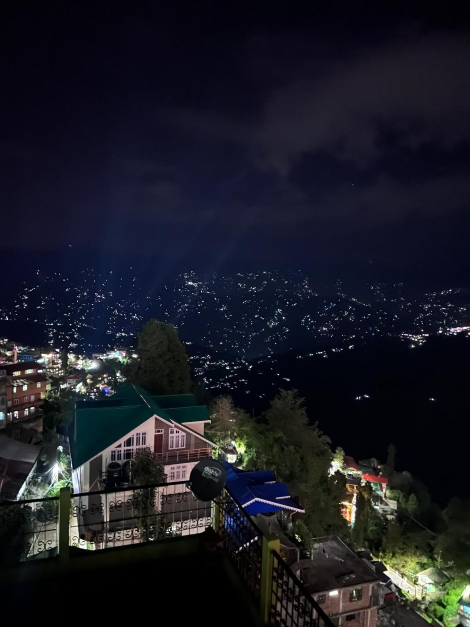 Dew Drops Guest House Дарджилинг Екстериор снимка